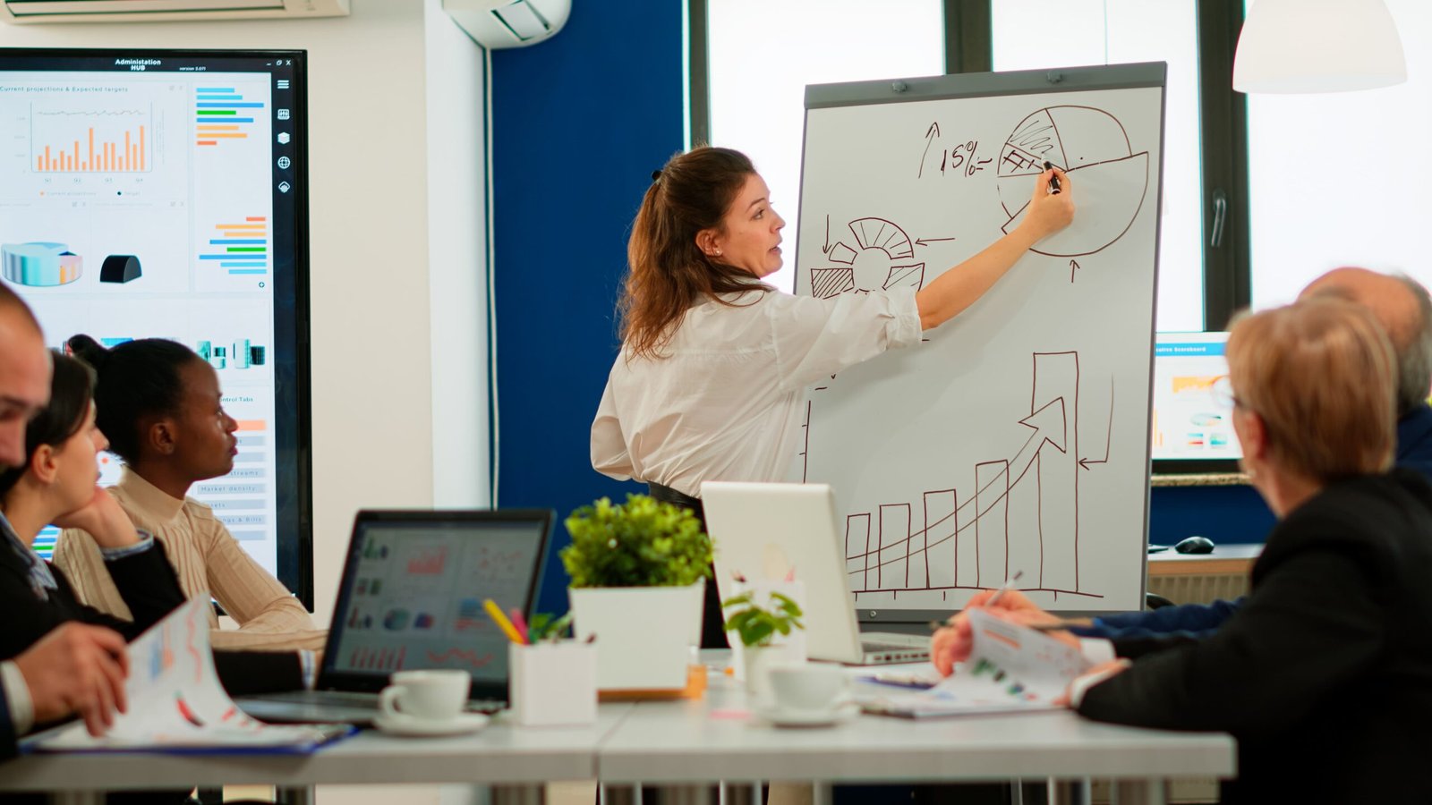 Cómo crear una estrategia de marketing digital para pymes paso a paso (Guía 2026)